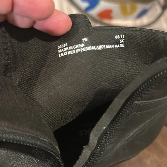 CLARKS Leather ankle boot , size 7W - Picture 9 of 14